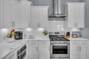 House | 4 bedrooms, Internet - Game Room Balcony Backyard Near Downtown Nash (Nashville)