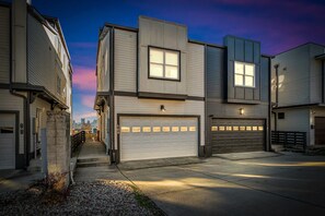 House | 4 bedrooms, Internet - Game Room Balcony Backyard Near Downtown Nash (Nashville)