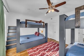 House | 4 bedrooms, Internet - Game Room Balcony Backyard Near Downtown Nash (Nashville)