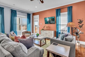 House | 4 bedrooms, Internet - Game Room Balcony Backyard Near Downtown Nash (Nashville)