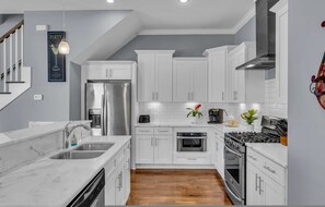 House | 4 bedrooms, Internet - Game Room Balcony Backyard Near Downtown Nash (Nashville)