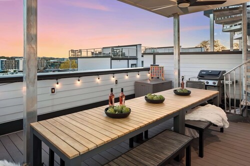 Luxury Retreat Double Rooftop Deck Game Room