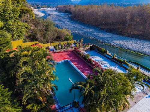 Flying Sparrow Riverside Resort