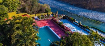 Flying Sparrow Riverside Resort