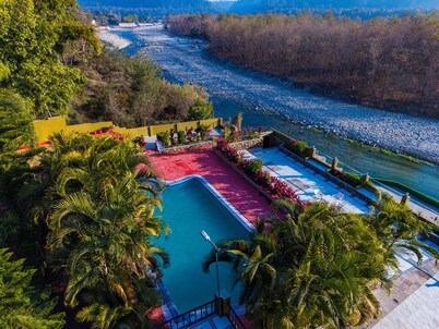 Flying Sparrow Riverside Resort