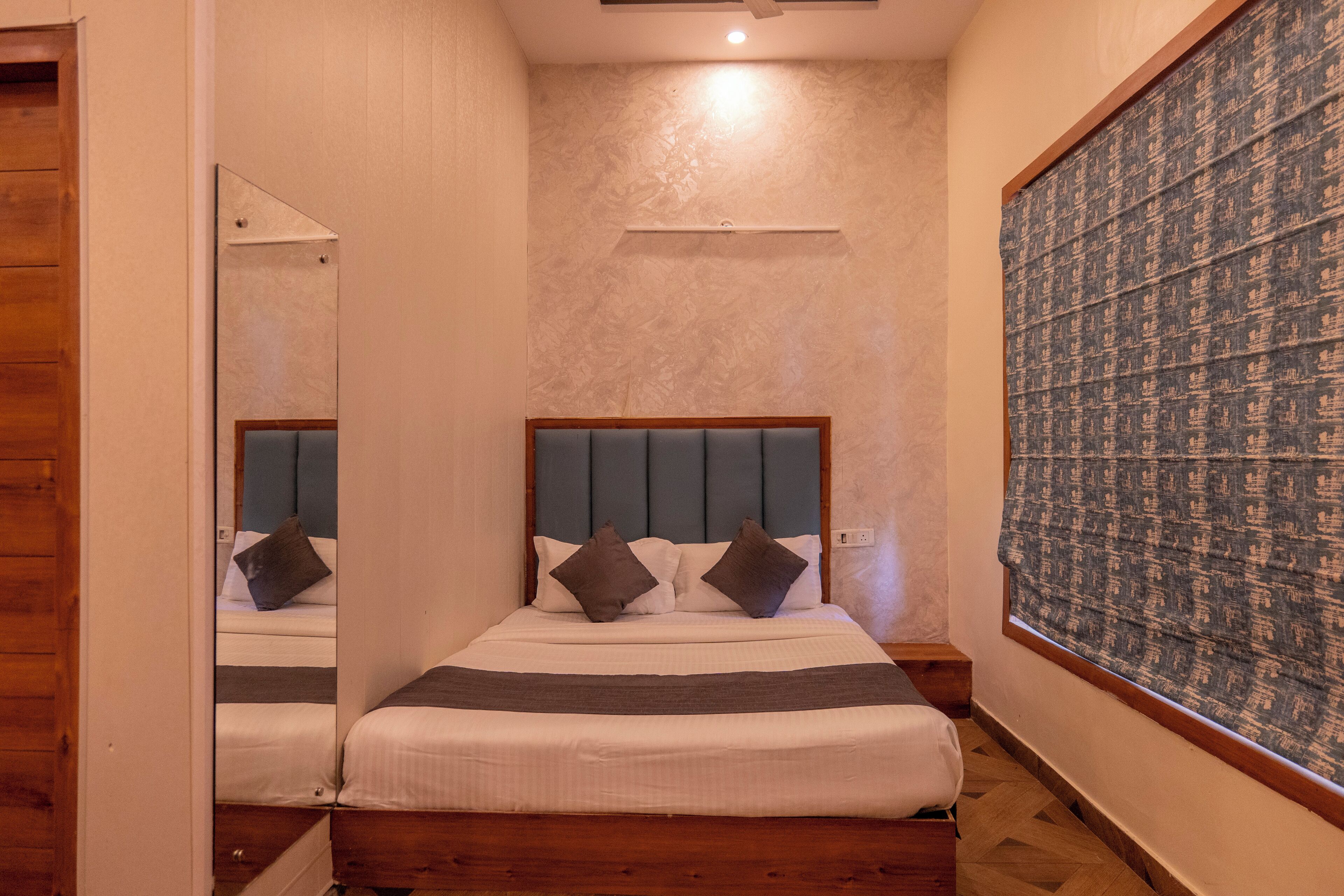 Suite estudio familiar, vistas al jardín, planta baja | Mobiliario individual, escritorio, espacio para trabajar con un portátil