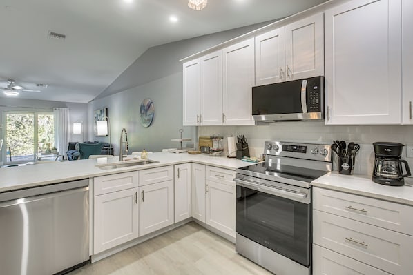 Apartment (3 Bedrooms) | Interior - Canal-front Oasis! Port Charlotte Condo w/ Lanai (Port Charlotte)