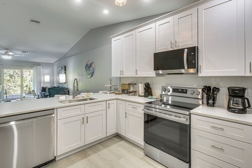 Canal-front Oasis! Port Charlotte Condo w/ Lanai