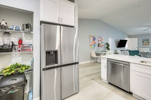 Interior - Canal-front Oasis! Port Charlotte Condo w/ Lanai (Port Charlotte)