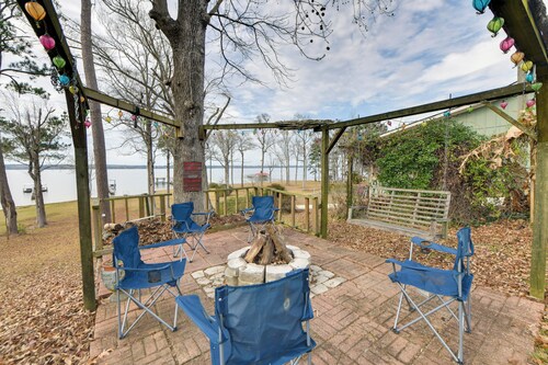 Dock Access On-site: Peaceful Lake Eufaula Retreat