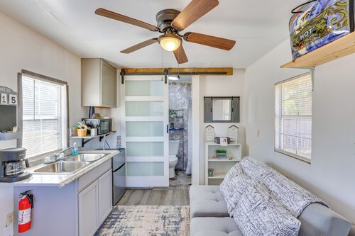 Quaint Couple's Retreat in Rural Overton