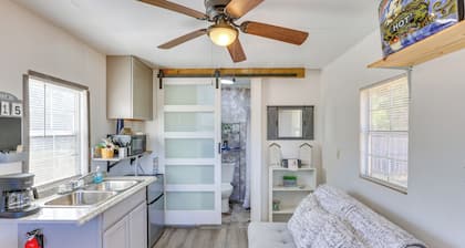 Quaint Couple's Retreat in Rural Overton