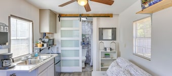 Quaint Couple's Retreat in Rural Overton