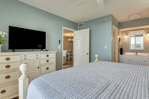 Apartment (2 Bedrooms) | Interior - Gulf-view Retreat w/ Private Beach in Destin! (Destin)