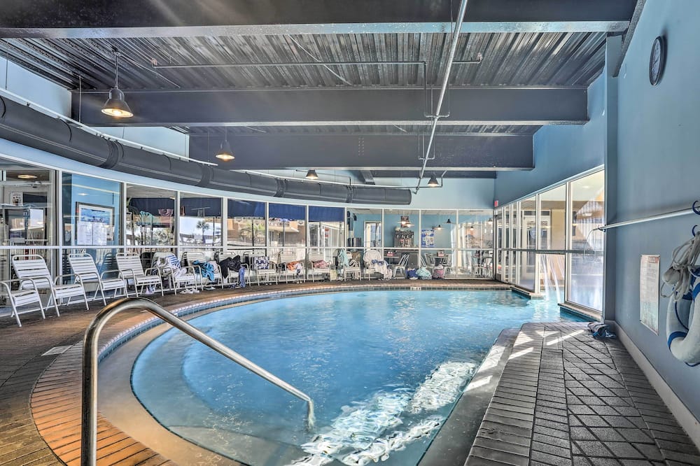 Gulf-view Retreat w/ Private Beach in Destin!