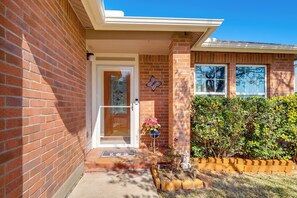 House (3 Bedrooms) | Interior - Perfect for Families! Round Rock Home w/ Yard (Round Rock)