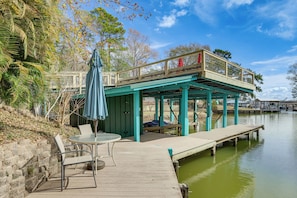 House (3 Bedrooms) | Interior - Private Hot Tub & Dock! Lakefront Log Cabin Oasis (Onalaska)
