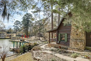 Interior - Private Hot Tub & Dock: Lake Livingston Log Cabin! (Onalaska)