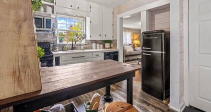 2BR Charming Cottage Mins From Oaklawn Race Track