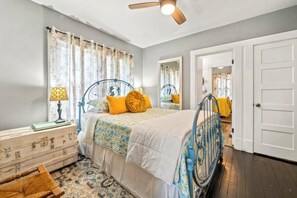 Interior - 2BR Charming Cottage Mins From Oaklawn Race Track (Hot Springs)