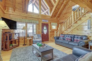 House (3 Bedrooms) | Interior - Family Haven w/ Hot Tub! 5 Mi to Dtwn Pigeon Forge (Sevierville)