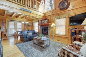 House (3 Bedrooms) | Interior - Family Haven w/ Hot Tub! 5 Mi to Dtwn Pigeon Forge (Sevierville)