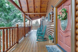 House (3 Bedrooms) | Interior - Family Haven w/ Hot Tub! 5 Mi to Dtwn Pigeon Forge (Sevierville)