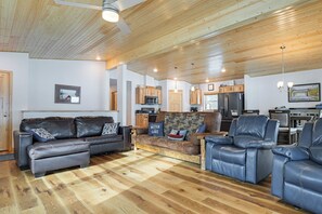 House (4 Bedrooms) | Front of property