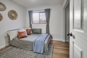 Apartment (2 Bedrooms) | Interior - 1 Mi to Dtwn Sequim: Modern Escape Near Everything (Sequim)