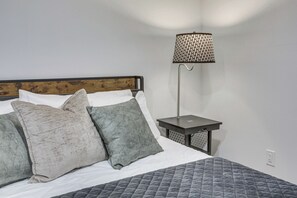 Apartment (2 Bedrooms) | Interior - 1 Mi to Dtwn Sequim: Modern Escape Near Everything (Sequim)