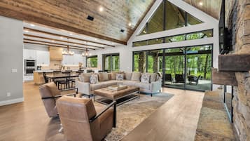 House (5 Bedrooms) | Interior