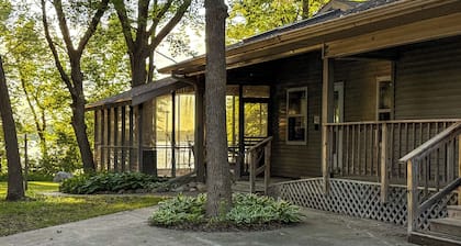 Boat & Hike Up North! Lakefront Minnesota Duplex