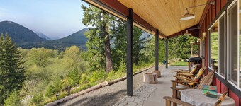 Hike, Fish, Hunt & Ski: Secluded Cascades Cabin!
