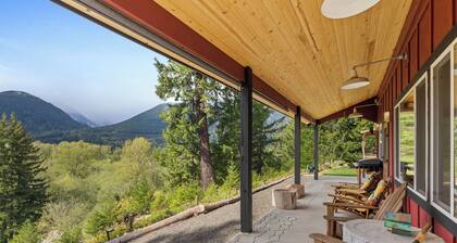 Hike, Fish, Hunt & Ski: Secluded Cascades Cabin!