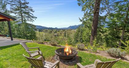 Hike, Fish, Hunt & Ski: Secluded Cascades Cabin!