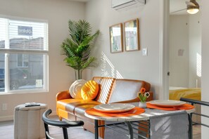 Interior - Great for Digital Nomads! Convenient Manteca Apt (Manteca)