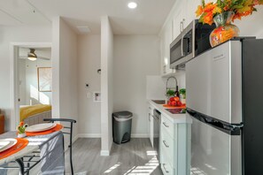 Interior - Great for Digital Nomads! Convenient Manteca Apt (Manteca)