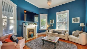 House (4 Bedrooms) | Front of property