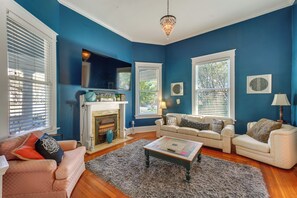 House (4 Bedrooms) | Front of property