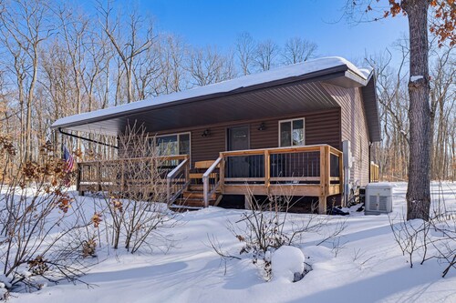 Northwoods Escape: Lakeside Retreat w/ Deck