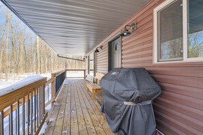Interior - Northwoods Escape: Lakeside Retreat w/ Deck (Stone Lake)