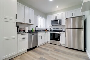 House (3 Bedrooms) | Interior - Near Midtown & Medical District! Updated Unit (Detroit)