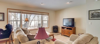 Family Nature Haven! Lakefront Pelican Lake Duplex