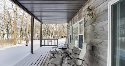 Family Nature Haven! Lakefront Pelican Lake Duplex