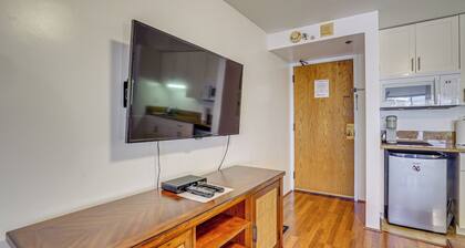 Harbor View + Pool Access: Downtown Honolulu Gem!