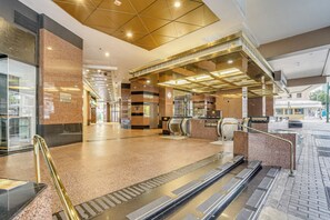 Interior - Harbor View + Pool Access: Downtown Honolulu Gem! (Honolulu)