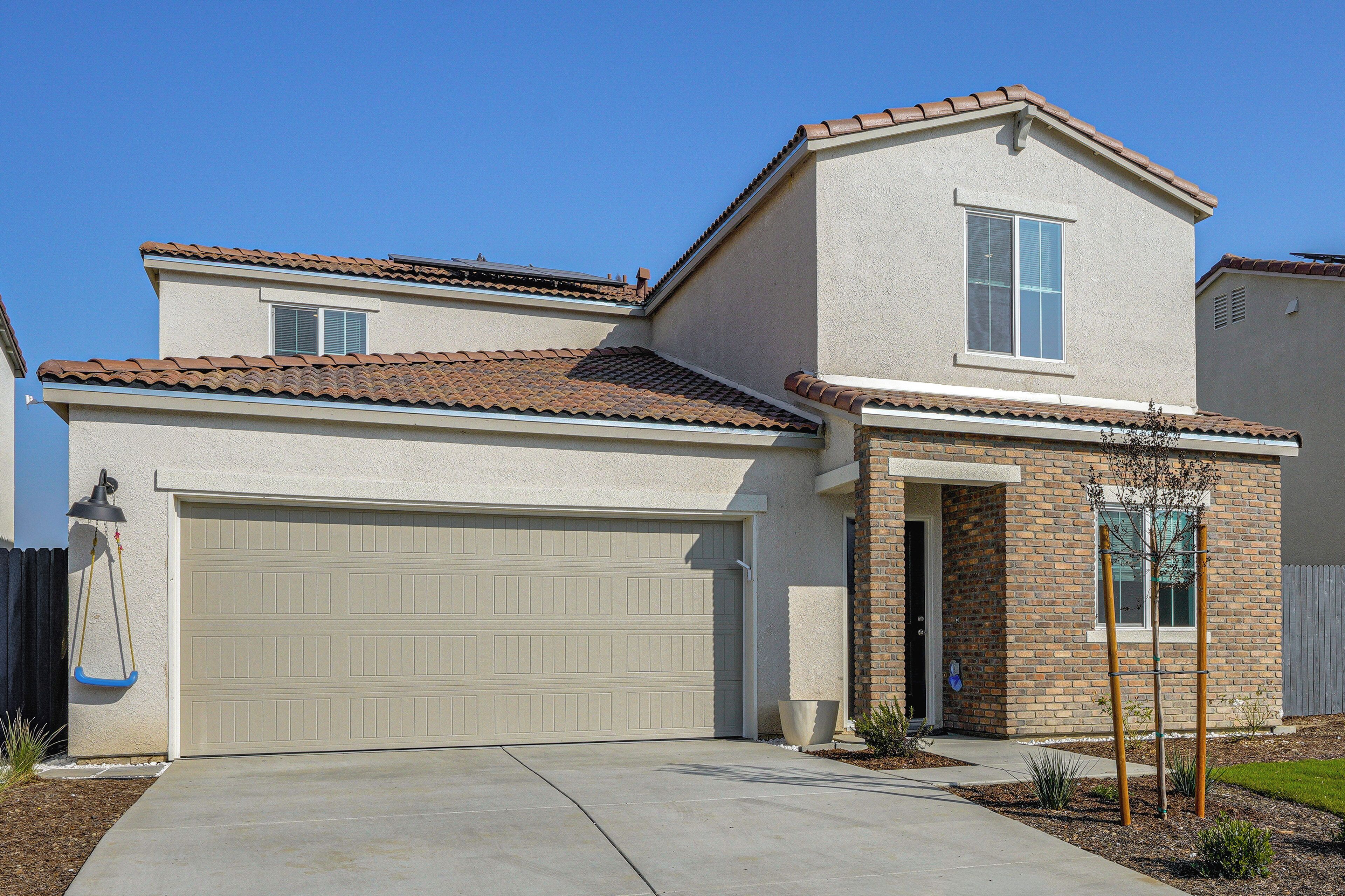 House (5 Bedrooms) | Front of property