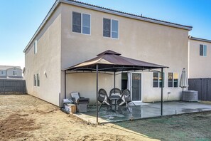 Interior - Pet-friendly Yard! Family Home in Bakersfield (Bakersfield)