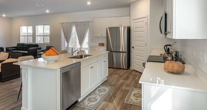 Pet-friendly Yard! Family Home in Bakersfield