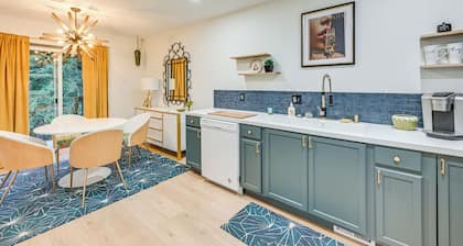 Mcm-inspired Decor & Top Location! Tumwater Duplex